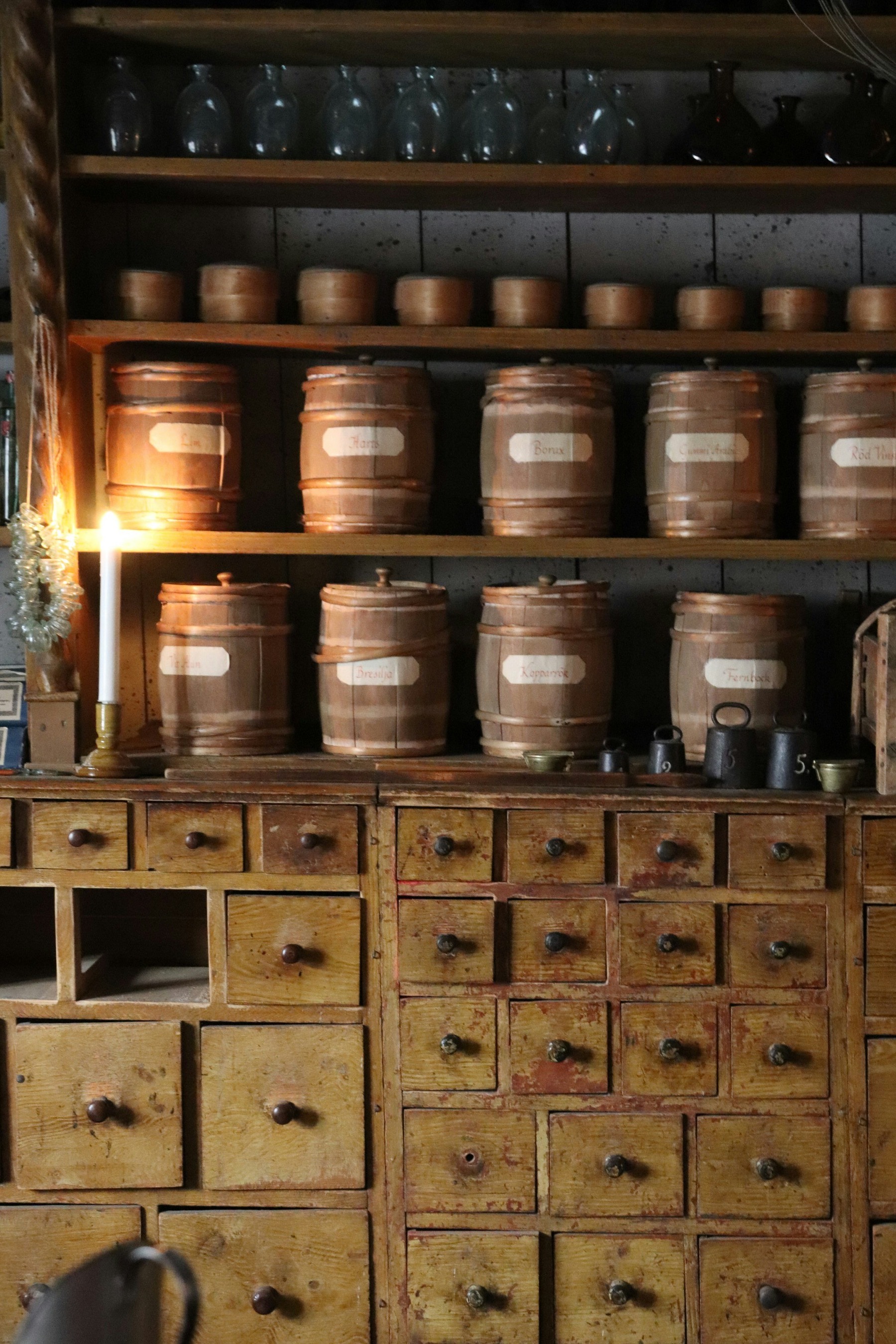 The working apothecary shelf